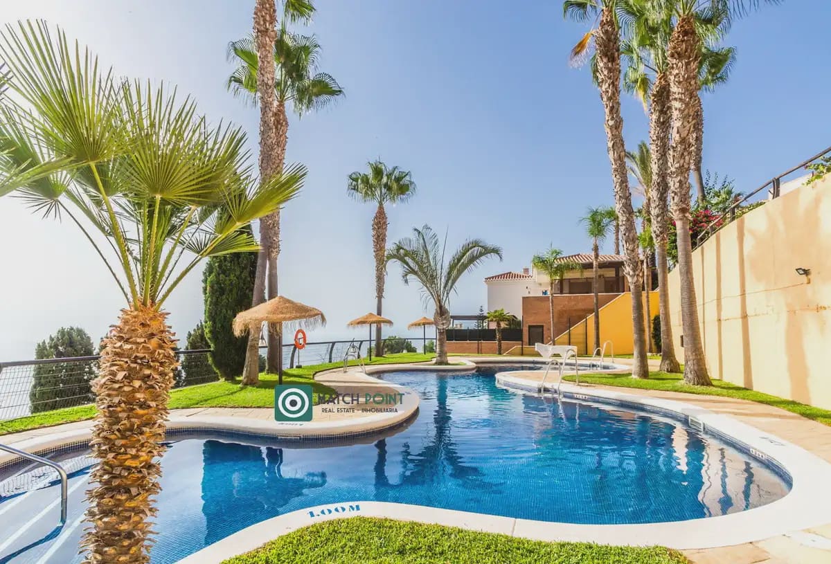 Apartamento de 2 habitaciones en Almuñécar en alquiler con piscina garaje - 700 € (Ref: 9827669)
