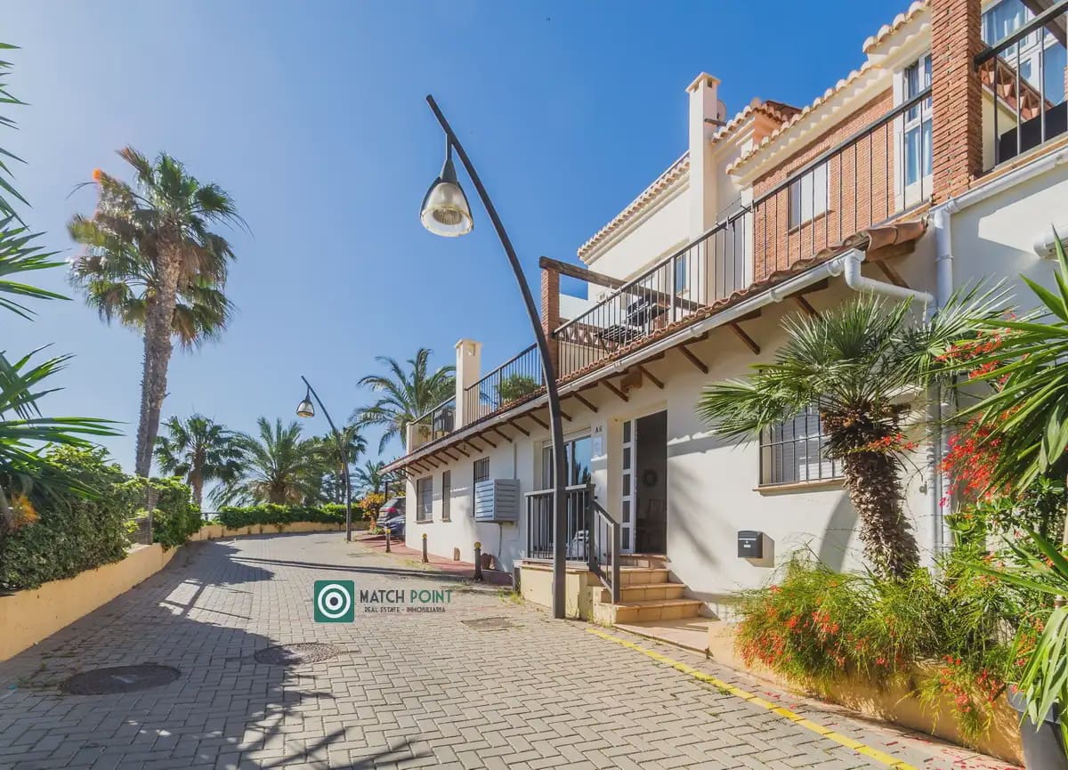 Apartamento de 2 habitaciones en Almuñécar en alquiler con piscina garaje - 700 € (Ref: 9827669)