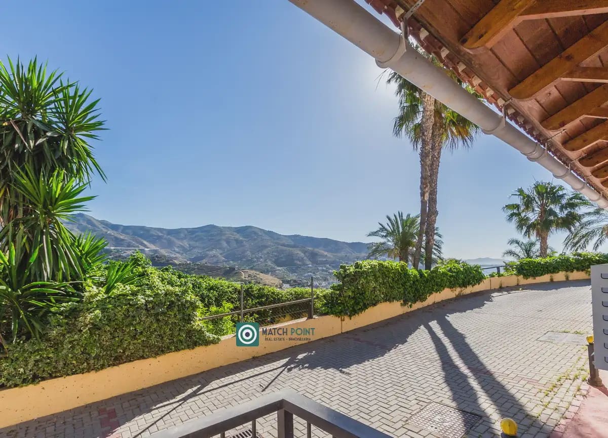 Apartamento de 2 habitaciones en Almuñécar en alquiler con piscina garaje - 700 € (Ref: 9827669)