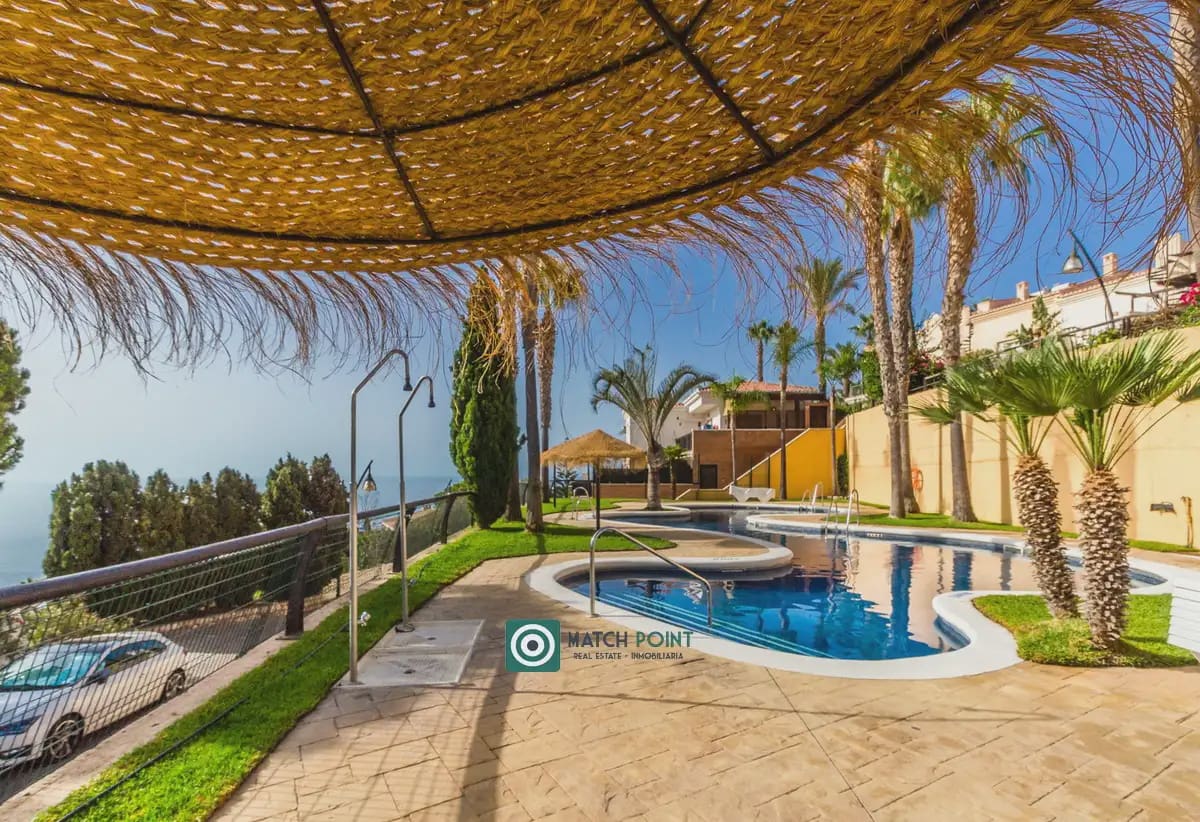 Apartamento de 2 habitaciones en Almuñécar en alquiler con piscina garaje - 700 € (Ref: 9827669)