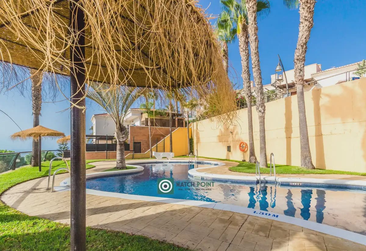 Apartamento de 2 habitaciones en Almuñécar en alquiler con piscina garaje - 700 € (Ref: 9827669)