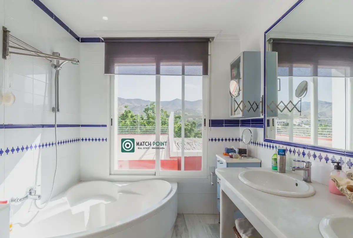4 bedroom Villa for sale in Almunecar - € 1,350,000 (Ref: 9936844)