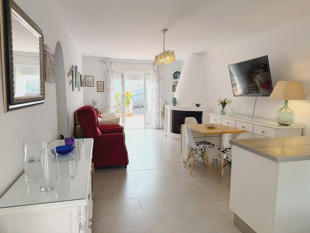Appartement de 2 chambres à louer à Almunecar avec piscine - 850 € (Ref: 9958735)