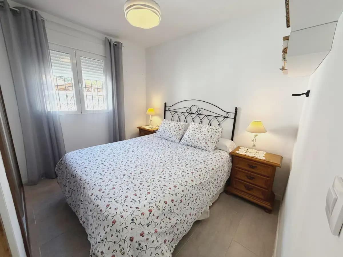 Appartement de 2 chambres à louer à Almunecar avec piscine - 850 € (Ref: 9958735)