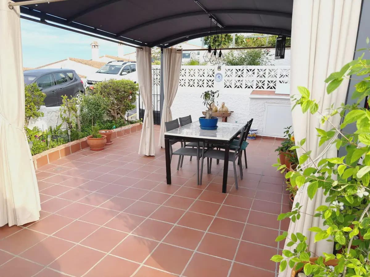 Appartement de 2 chambres à louer à Almunecar avec piscine - 850 € (Ref: 9958735)