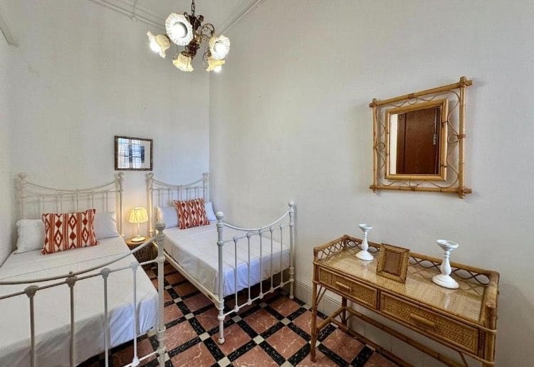 5 soveværelse Villa til leje i Palma de Mallorca med swimmingpool garage - € 4.000 (Ref: 9679554)