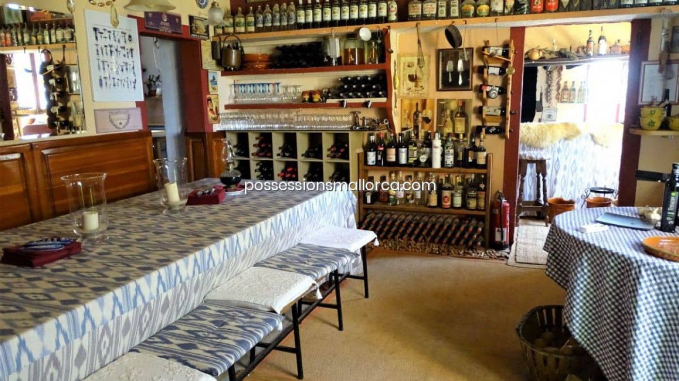 7 bedroom Finca/Country House for sale in Llucmajor with garage - € 3,940,000 (Ref: 9679557)