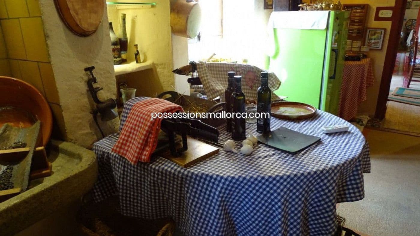 7 bedroom Finca/Country House for sale in Llucmajor with garage - € 3,940,000 (Ref: 9679557)