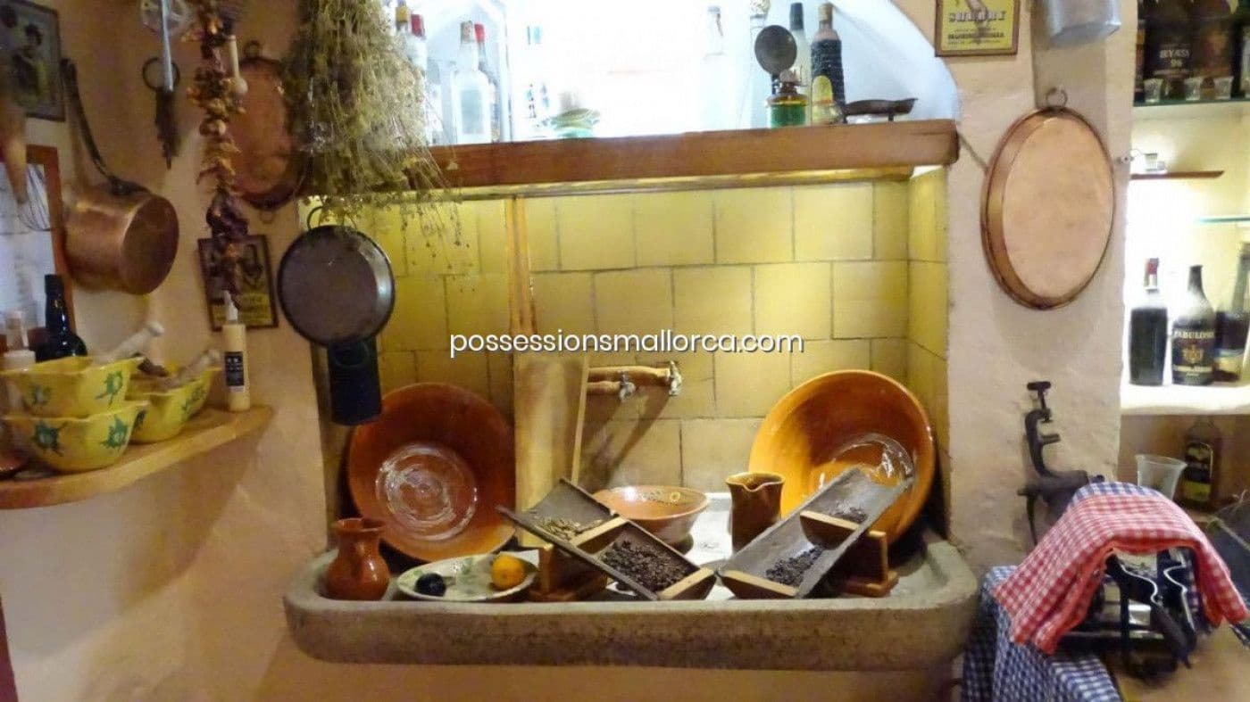 7 bedroom Finca/Country House for sale in Llucmajor with garage - € 3,940,000 (Ref: 9679557)