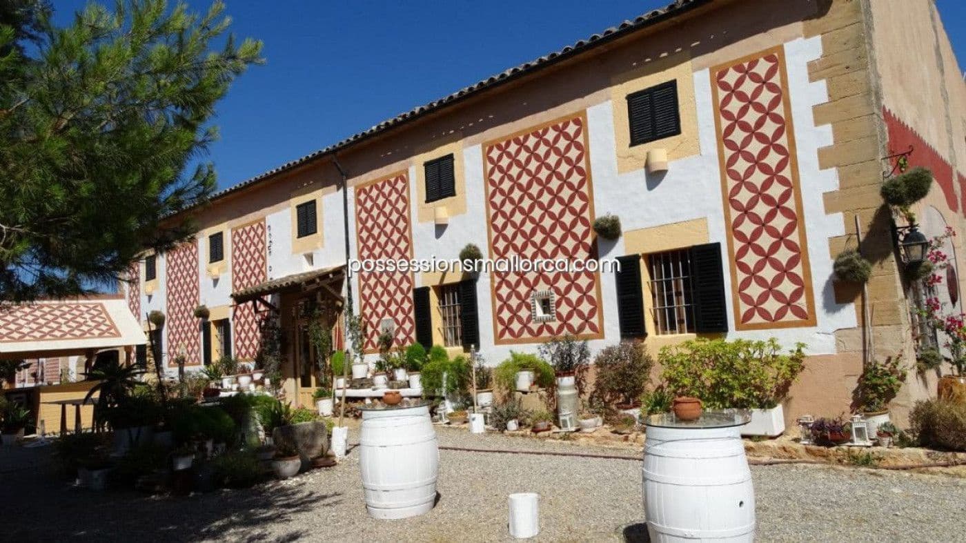 7 bedroom Finca/Country House for sale in Llucmajor with garage - € 3,940,000 (Ref: 9679557)