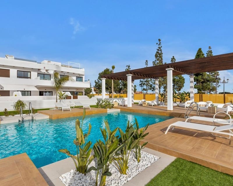 3 quarto Moradia para venda em Los Alcazares com piscina garagem - 539 900 € (Ref: 10021335)