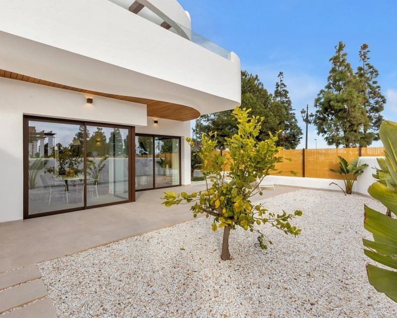 3 quarto Moradia para venda em Los Alcazares com piscina garagem - 539 900 € (Ref: 10021335)