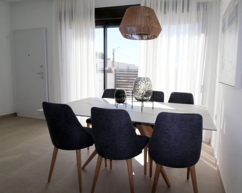 Chalet de 4 habitaciones en Pilar de la Horadada en venta con piscina garaje - 394.900 € (Ref: 10167068)