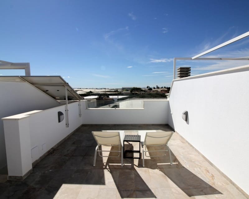 Chalet de 4 habitaciones en Pilar de la Horadada en venta con piscina garaje - 394.900 € (Ref: 10167068)