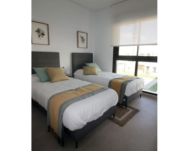 Chalet de 4 habitaciones en Pilar de la Horadada en venta con piscina garaje - 394.900 € (Ref: 10167068)