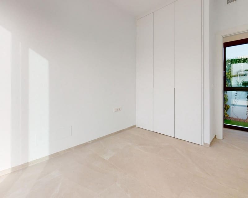 3 soveværelse Villa til salg i Los Alcazares med swimmingpool - € 689.900 (Ref: 8074217)