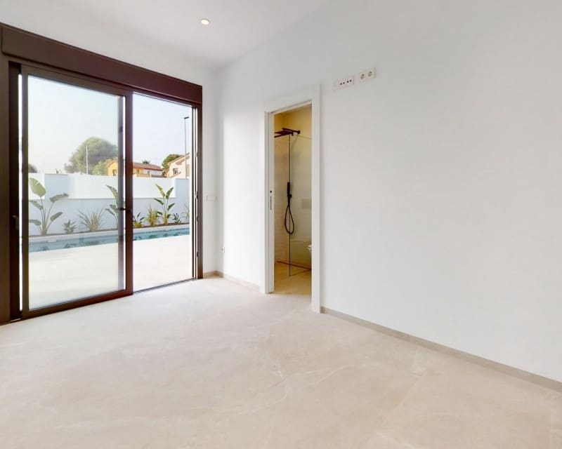 3 soveværelse Villa til salg i Los Alcazares med swimmingpool - € 689.900 (Ref: 8074217)