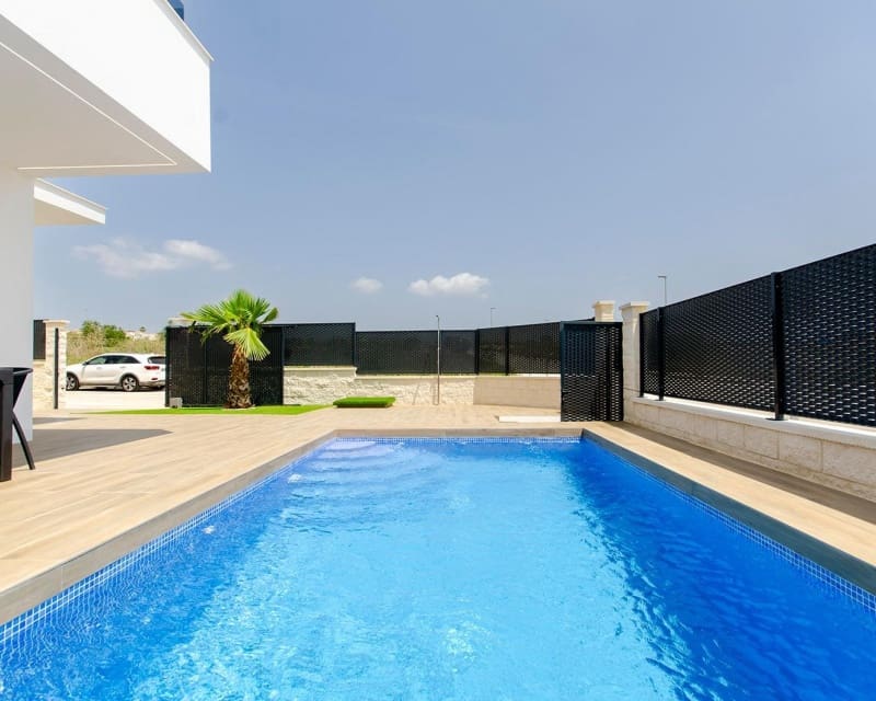 3 soveværelse Villa til salg i San Miguel de Salinas med swimmingpool - € 415.000 (Ref: 8124733)