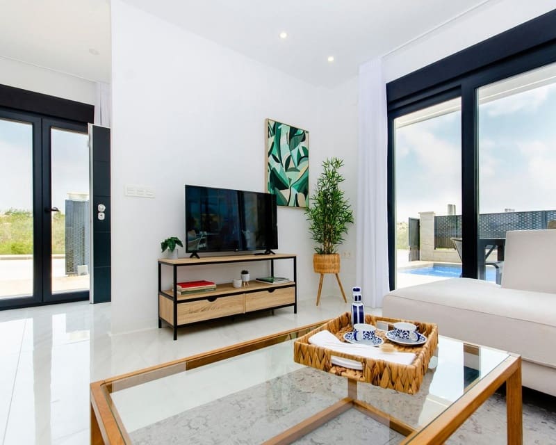 3 soveværelse Villa til salg i San Miguel de Salinas med swimmingpool - € 415.000 (Ref: 8124733)