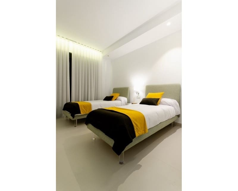 4 quarto Moradia para venda em Campoamor com piscina - 1 195 000 € (Ref: 8168230)