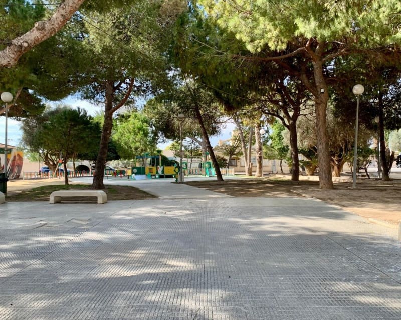 4 makuuhuone Huvila myytävänä paikassa Los Alcazares mukana uima-altaan - 390 000 € (Ref: 8383830)