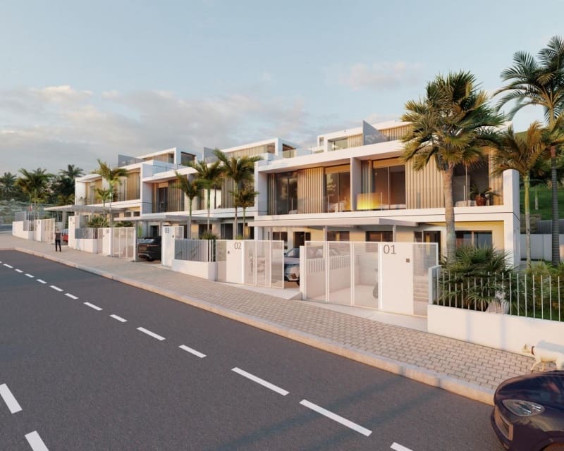 4 makuuhuone Omakotitalo myytävänä paikassa Estepona mukana uima-altaan - 730 000 € (Ref: 9187614)