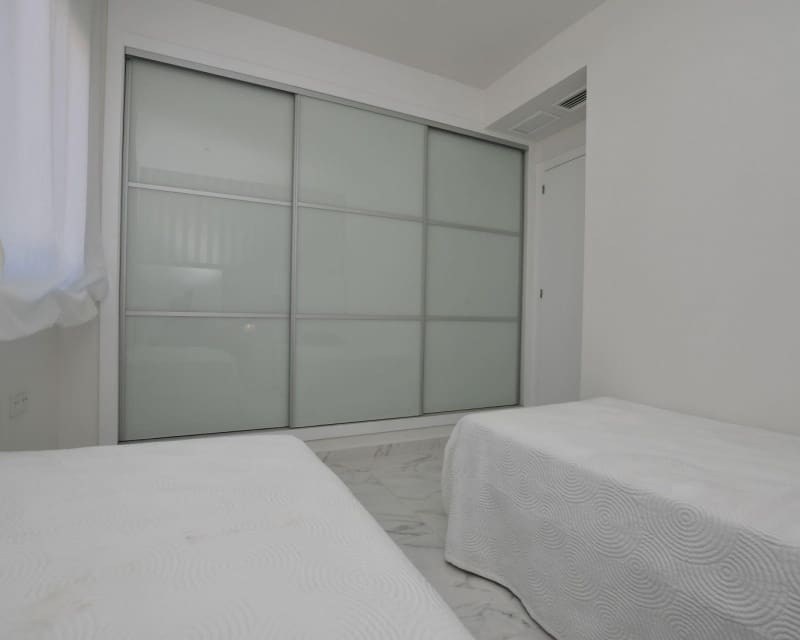 Apartamento de 3 habitaciones en Villamartin en venta con piscina - 251.600 € (Ref: 9187638)