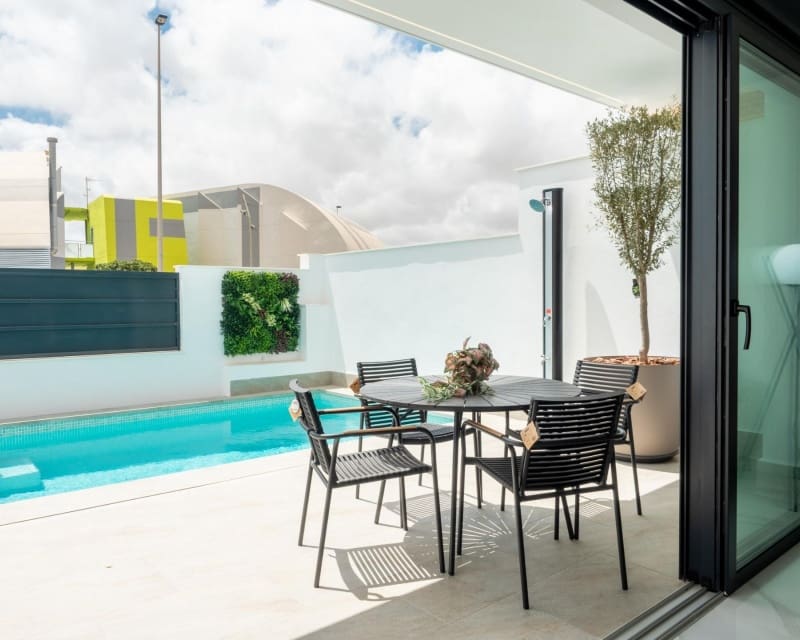 3 soveværelse Villa til salg i San Pedro del Pinatar med swimmingpool - € 478.000 (Ref: 9254216)