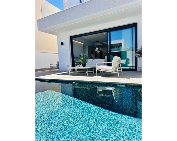 3 slaapkamer Villa te koop in San Pedro del Pinatar ciudad, San Pedro del Pinatar met zwembad - € 489.000 (Ref: 9254216)