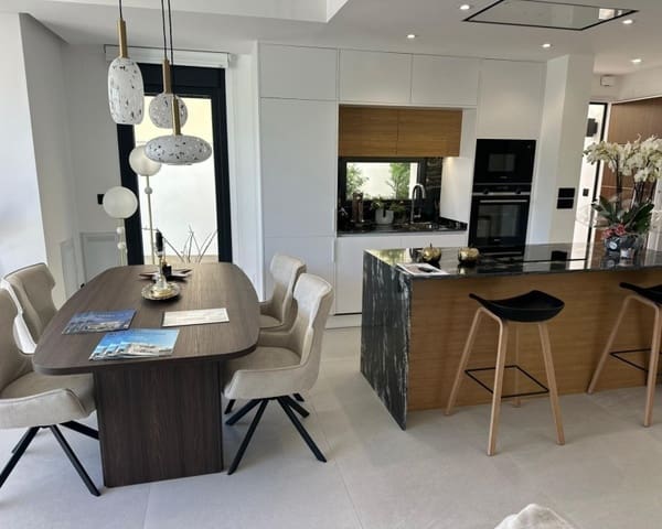 3 slaapkamer Villa te koop in San Pedro del Pinatar ciudad, San Pedro del Pinatar met zwembad - € 489.000 (Ref: 9254216)