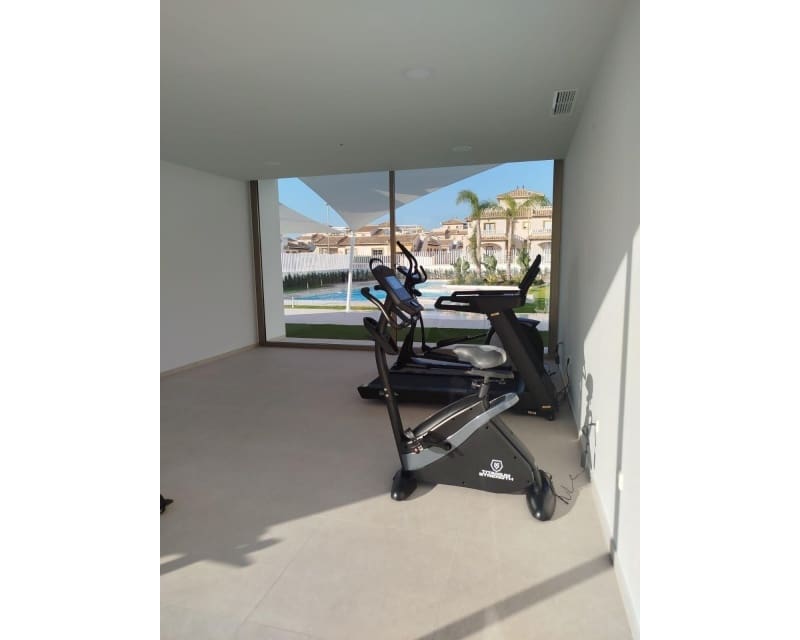 3 soveværelse Lejlighed til salg i Cabo Roig med swimmingpool - € 369.000 (Ref: 9254223)