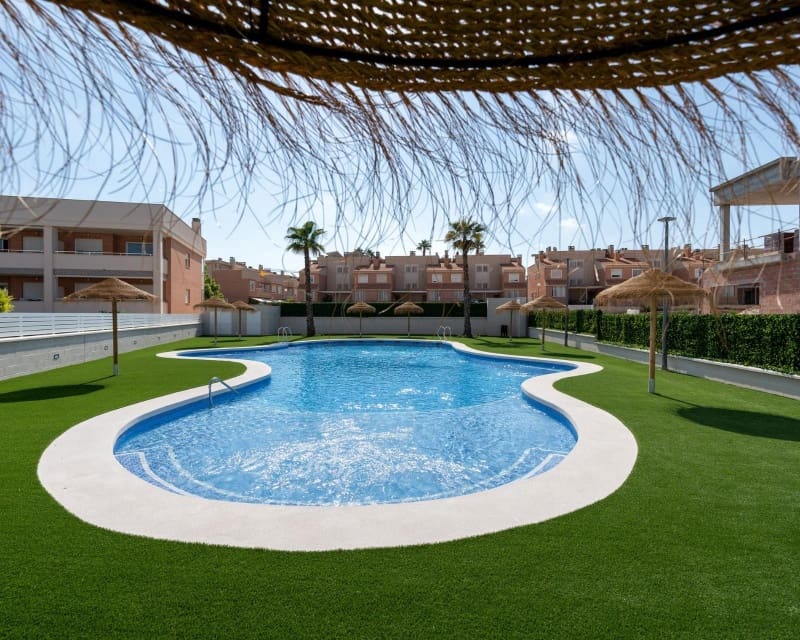 3 soveværelse Byhus til salg i Gran Alacant med swimmingpool - € 350.000 (Ref: 9294219)
