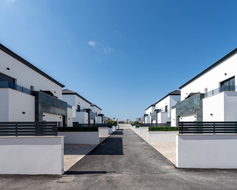 3 soveværelse Byhus til salg i Gran Alacant med swimmingpool - € 350.000 (Ref: 9294219)