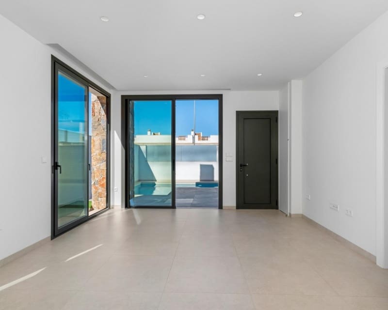 3 soveværelse Bungalow til salg i Pilar de la Horadada med swimmingpool - € 339.900 (Ref: 9310563)