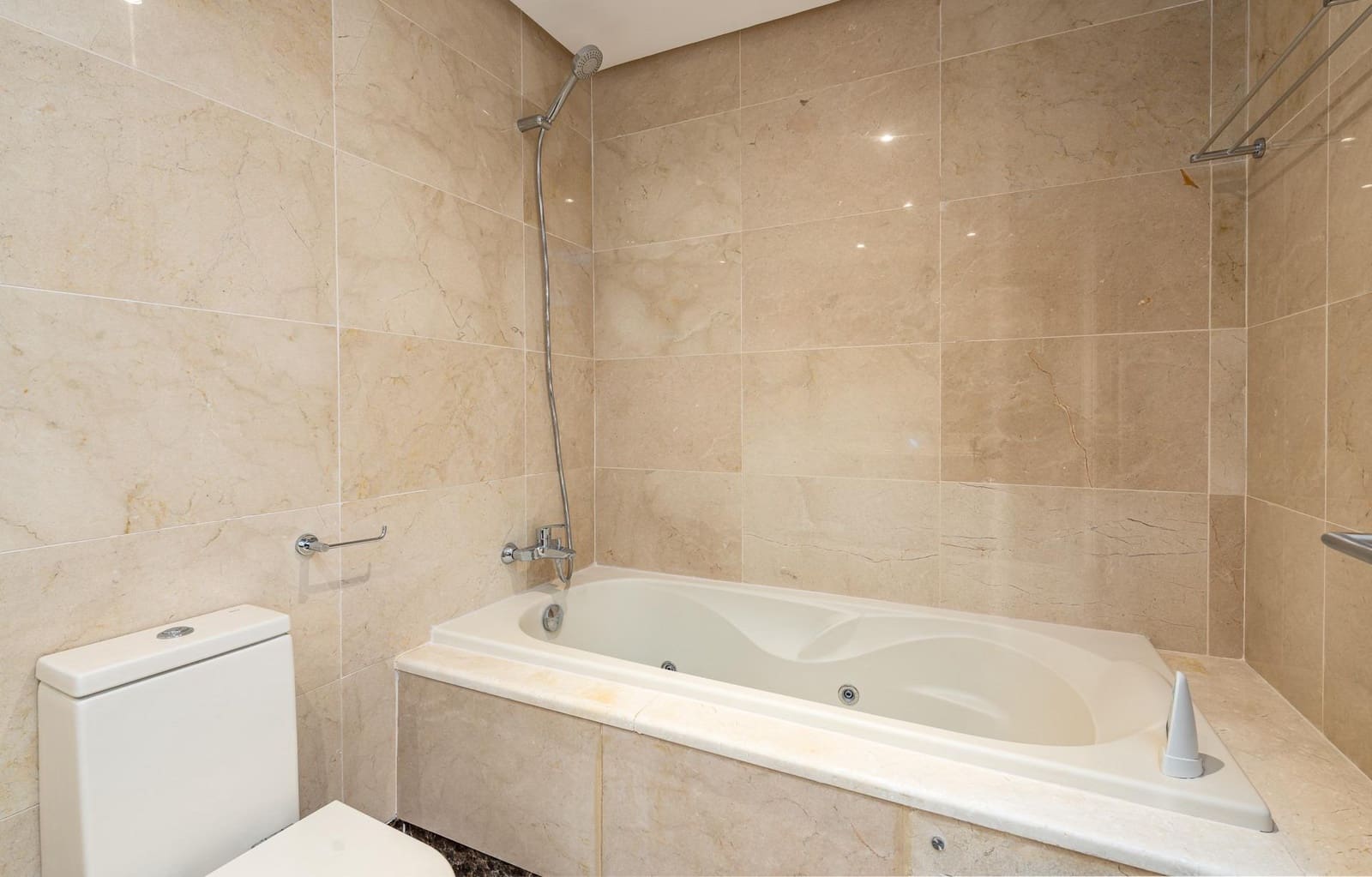 3 Zimmer Villa zu verkaufen in Estepona mit Pool - 977.500 € (Ref: 9376679)