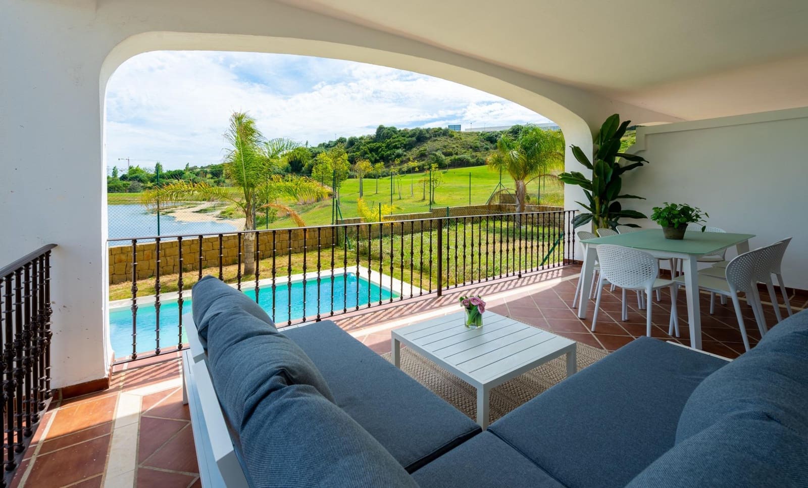3 Zimmer Villa zu verkaufen in Estepona mit Pool - 977.500 € (Ref: 9376679)