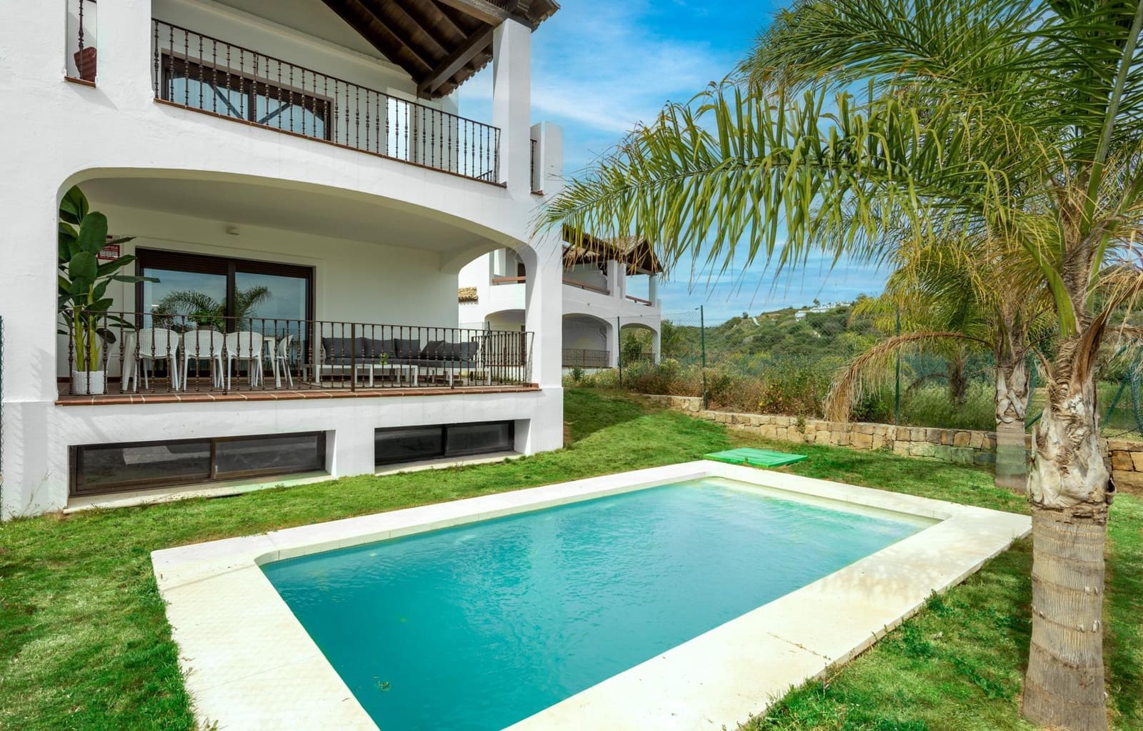 3 Zimmer Villa zu verkaufen in Estepona mit Pool - 977.500 € (Ref: 9376679)