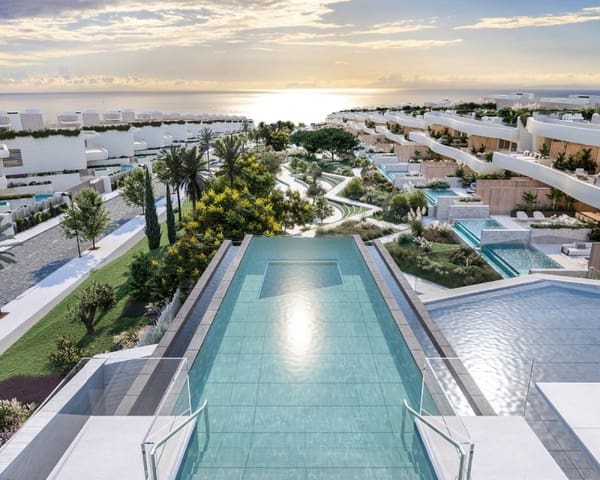 3 soveværelse Lejlighed til salg i Las Chapas, Marbella med swimmingpool - € 4.480.000 (Ref: 9446011)