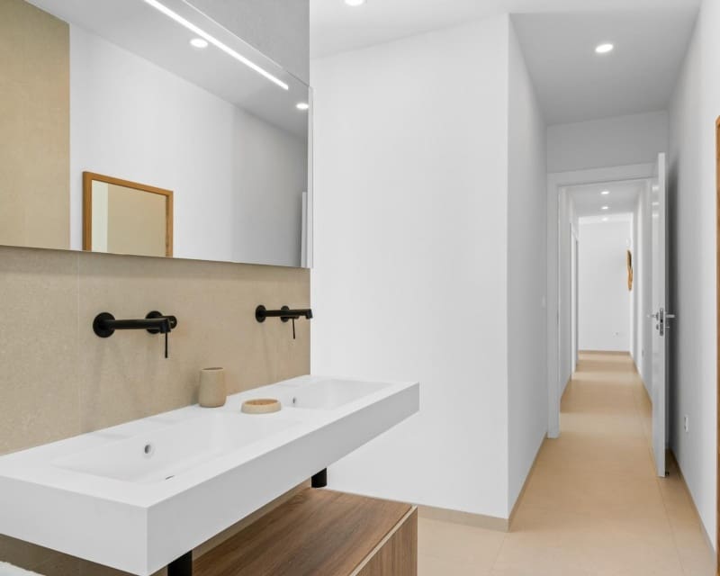 Chalet de 3 habitaciones en Los Alcázares en venta con piscina - 689.900 € (Ref: 9496987)