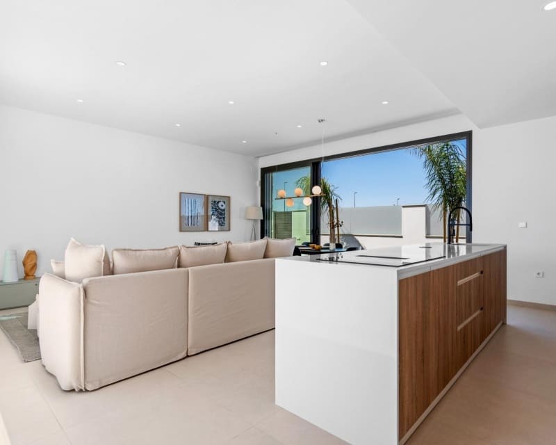 Chalet de 3 habitaciones en Los Alcázares en venta con piscina - 689.900 € (Ref: 9496987)