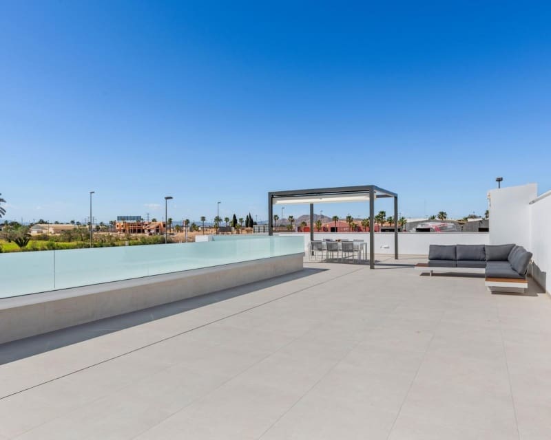 Chalet de 3 habitaciones en Los Alcázares en venta con piscina - 689.900 € (Ref: 9496987)