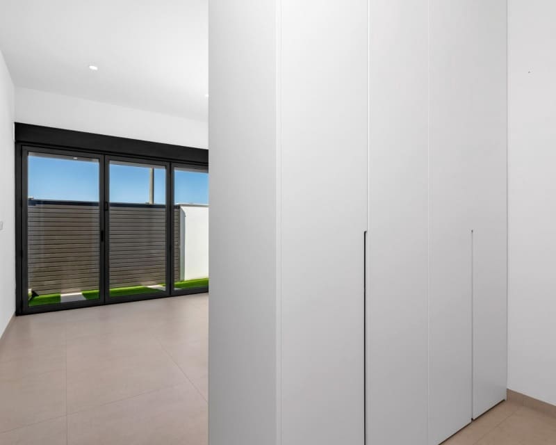 Chalet de 3 habitaciones en Los Alcázares en venta con piscina - 689.900 € (Ref: 9496987)