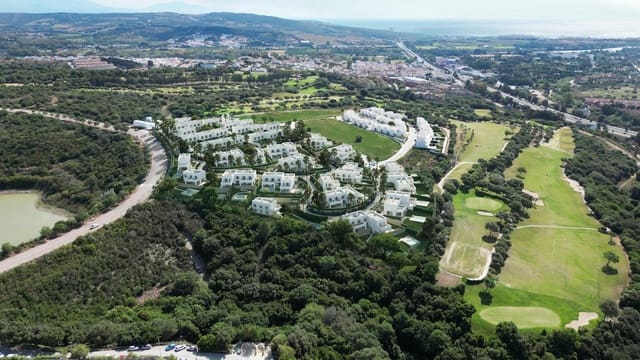 Casa de 3 habitaciones en Sotogrande Alto, San Roque en venta con piscina - 894.000 € (Ref: 9501949)