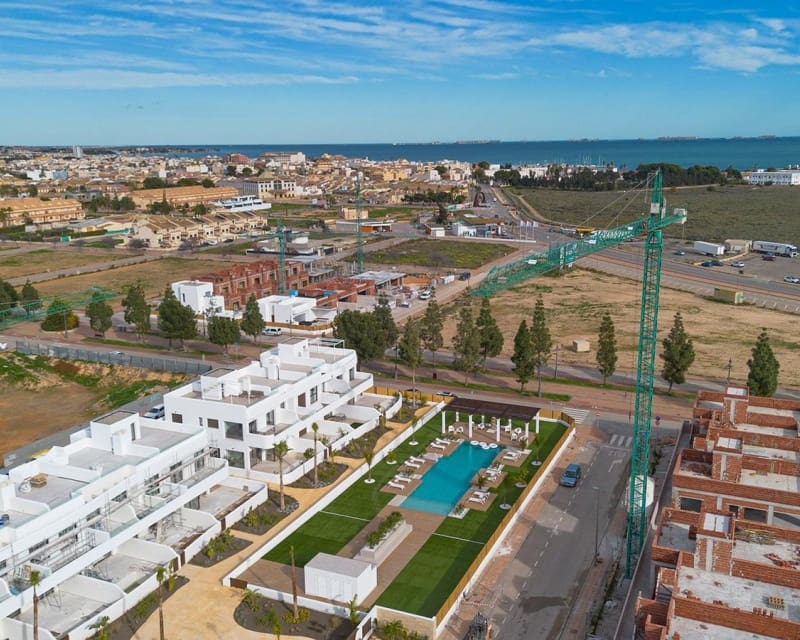 3 bedroom Apartment for sale in Los Alcazares with pool - € 319,900 (Ref: 9520687)