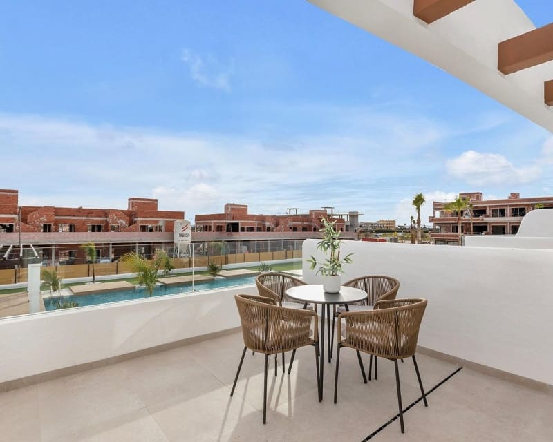 3 bedroom Apartment for sale in Los Alcazares with pool - € 319,900 (Ref: 9520687)