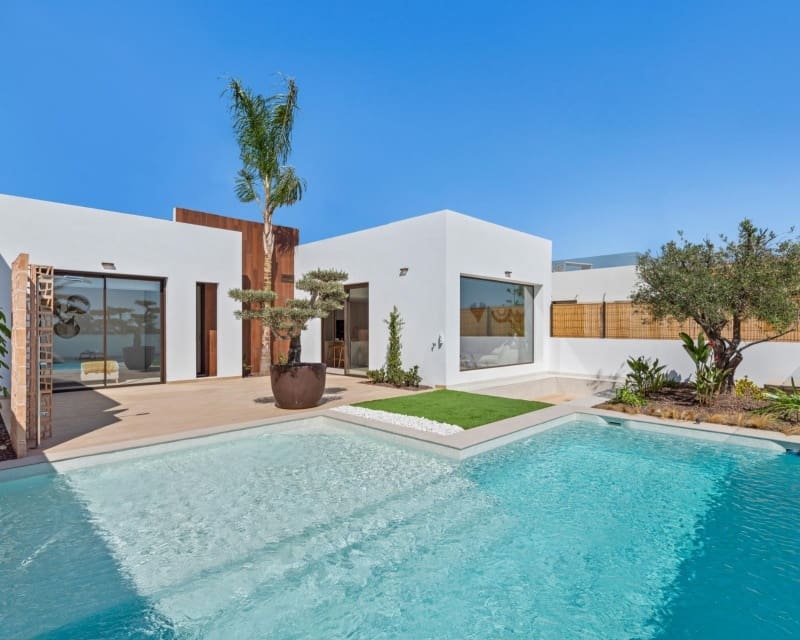 Chalet de 3 habitaciones en Los Alcázares en venta con piscina - 559.900 € (Ref: 9626831)