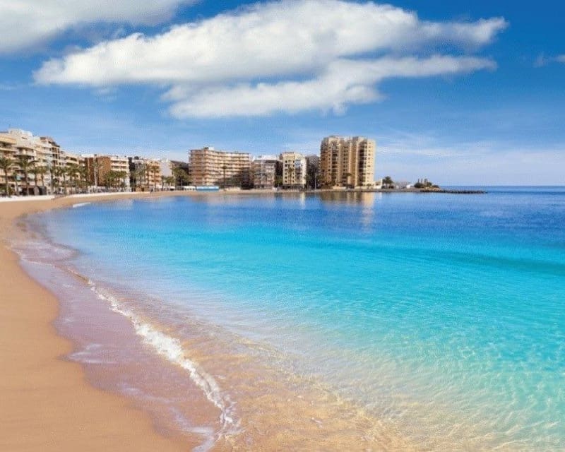 Apartamento de 2 habitaciones en Torrevieja en venta - 245.000 € (Ref: 9640951)