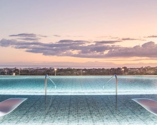 3 Zimmer Apartment zu verkaufen in Los Arqueros - Puerto del Almendro, Benahavís mit Pool - 1.365.000 € (Ref: 9640953)