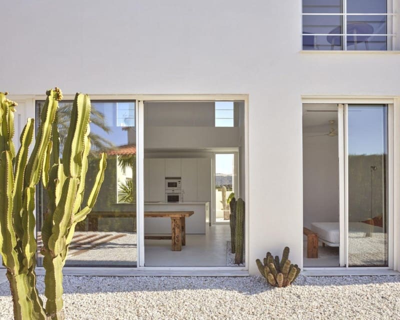 Chalet de 3 habitaciones en Estepona en venta con piscina - 1.100.000 € (Ref: 9640955)