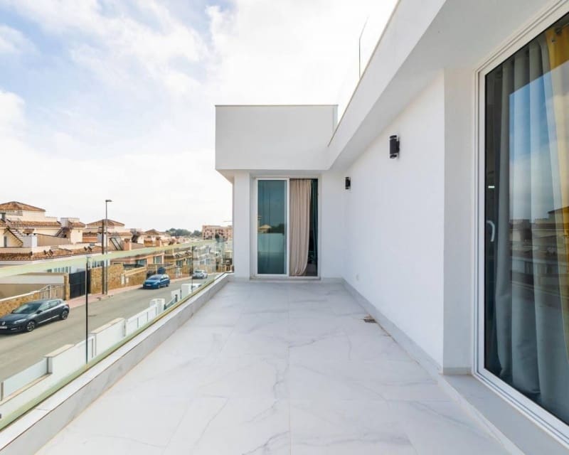 3 bedroom Villa for sale in Villamartin with pool - € 575,000 (Ref: 9650795)